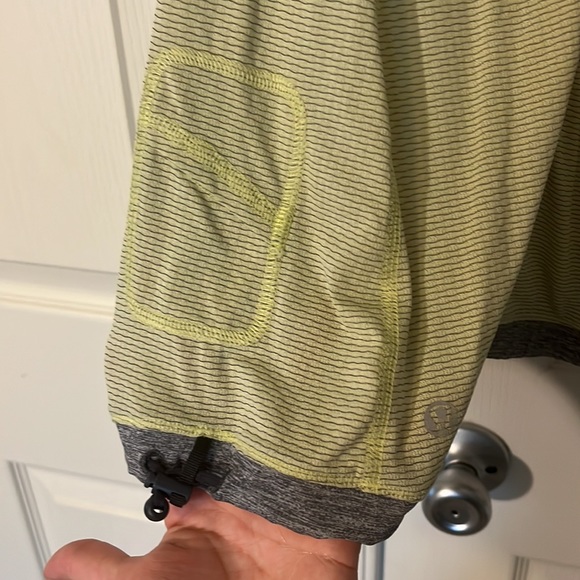 Lululemon tank top size 6 - Picture 6 of 7